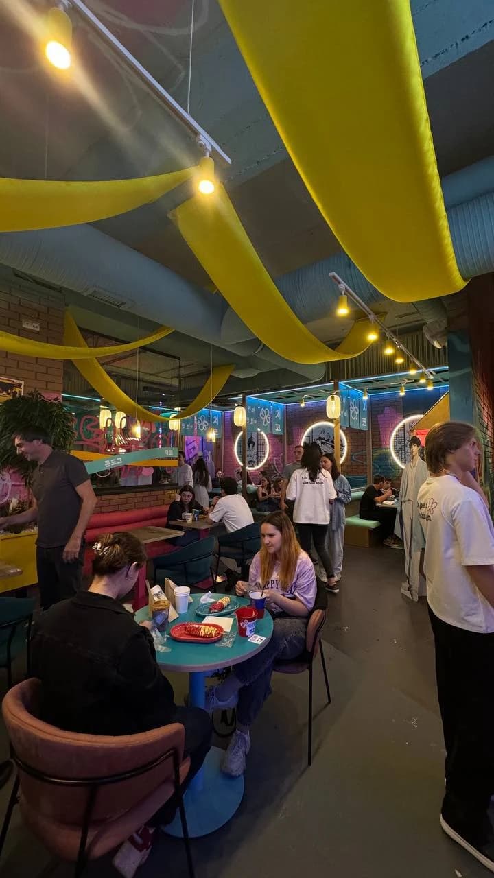 Посадочная зона Chicko — столы, стулья, диваны